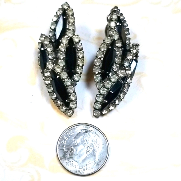 Vintage 1950s Black and Clear Rhinestone Clip Earrings - Picture 11 of 14